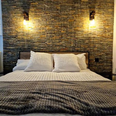 Au Bonheur Des Ruelles Bed & Breakfast มงปาซิเยร์ ภายนอก รูปภาพ