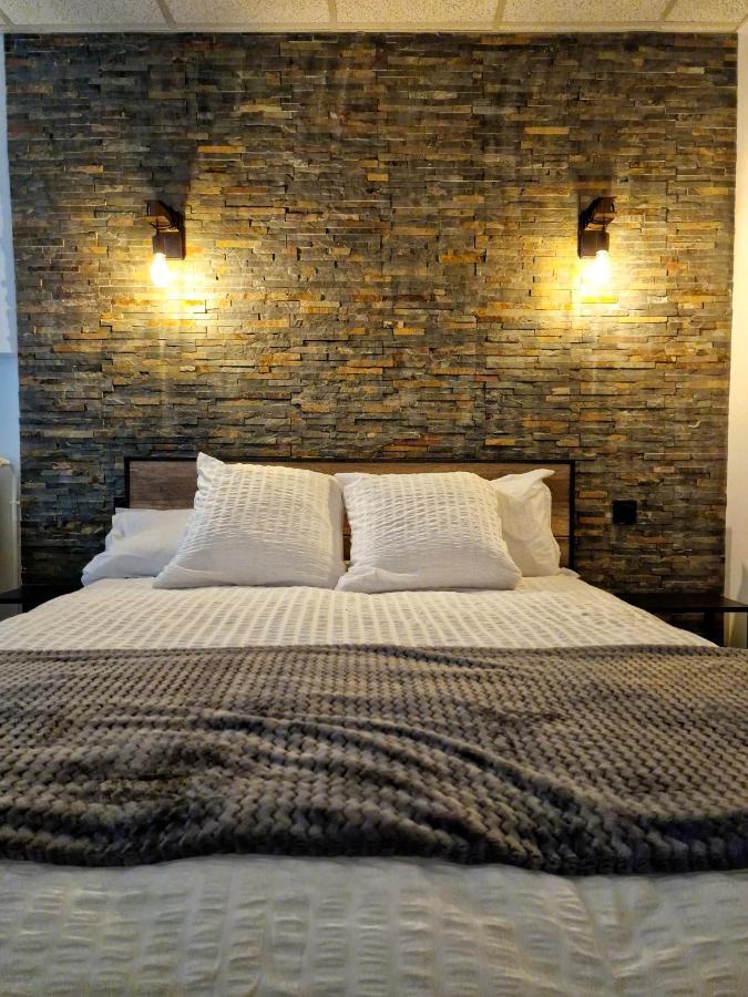 Au Bonheur Des Ruelles Bed & Breakfast มงปาซิเยร์ ภายนอก รูปภาพ