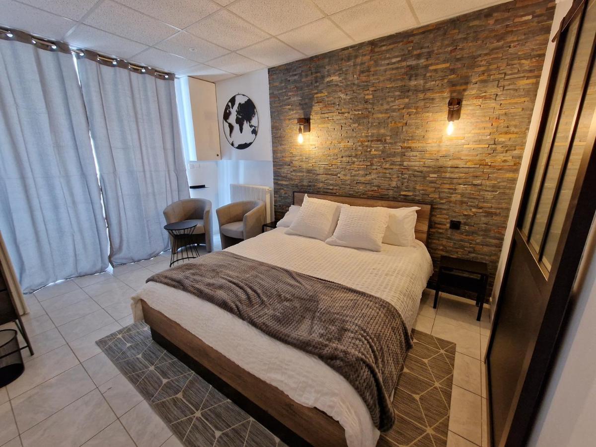 Au Bonheur Des Ruelles Bed & Breakfast มงปาซิเยร์ ภายนอก รูปภาพ
